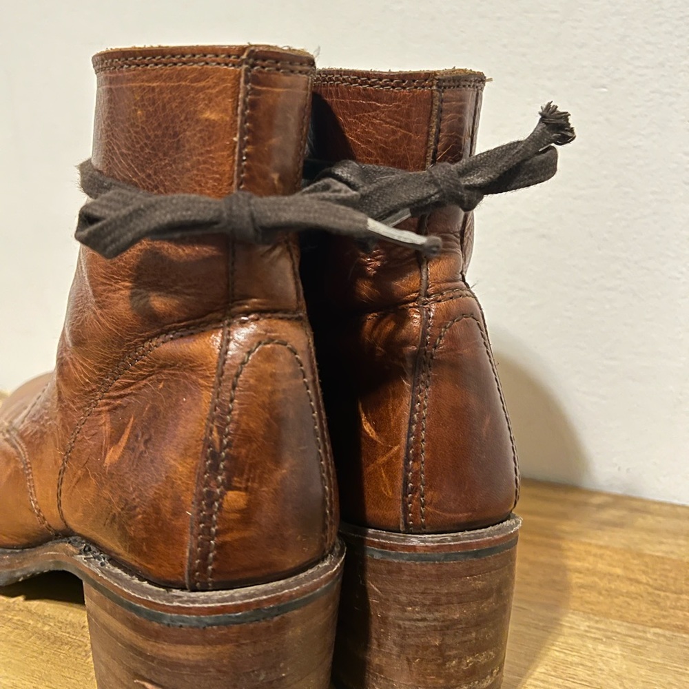 Frye brown leather Sabrina lace-up boots in size 9.5 G45 - Picture 5 of 12